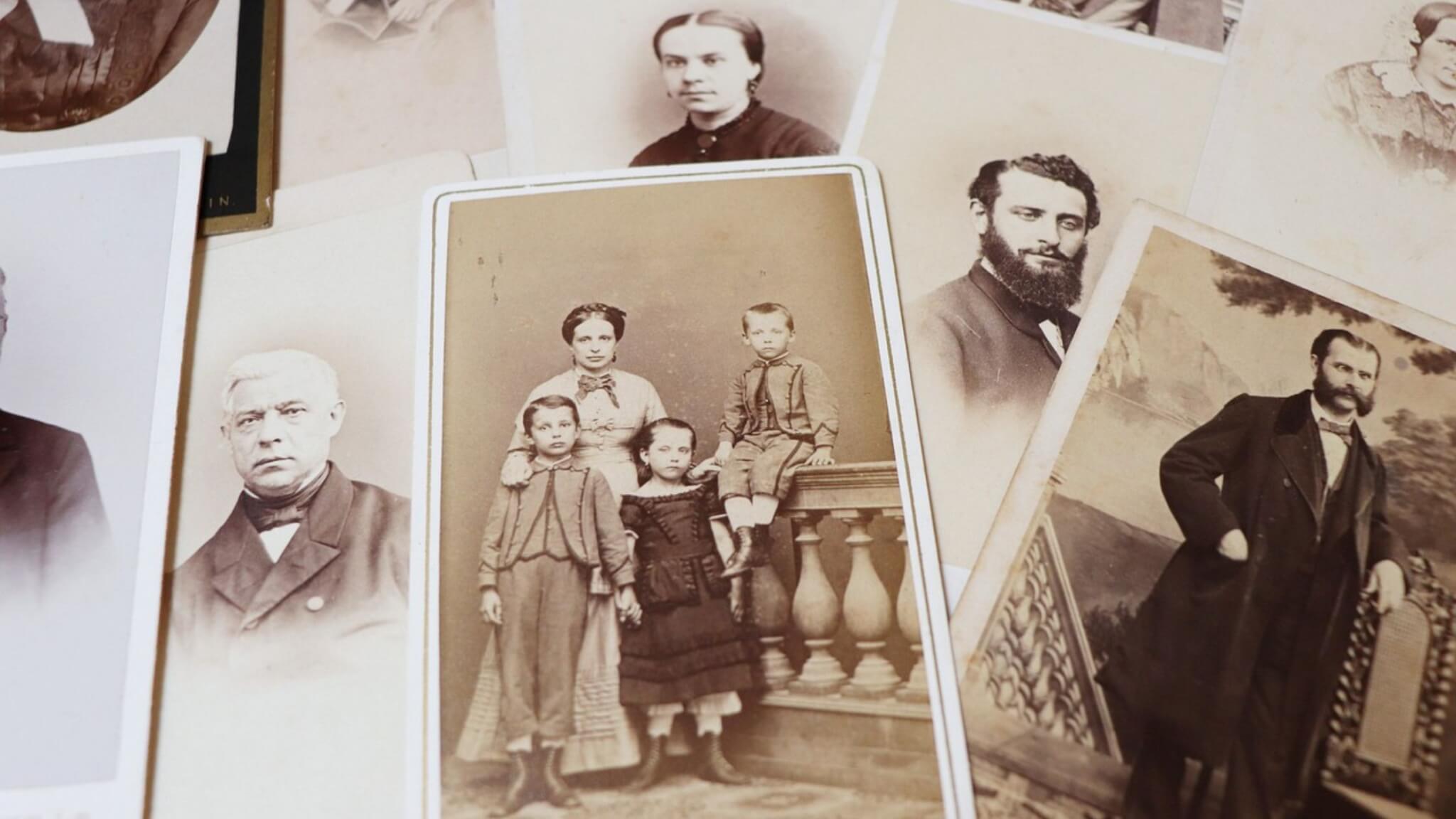 Ahnenbilder Petra Aurora Meditationsecke